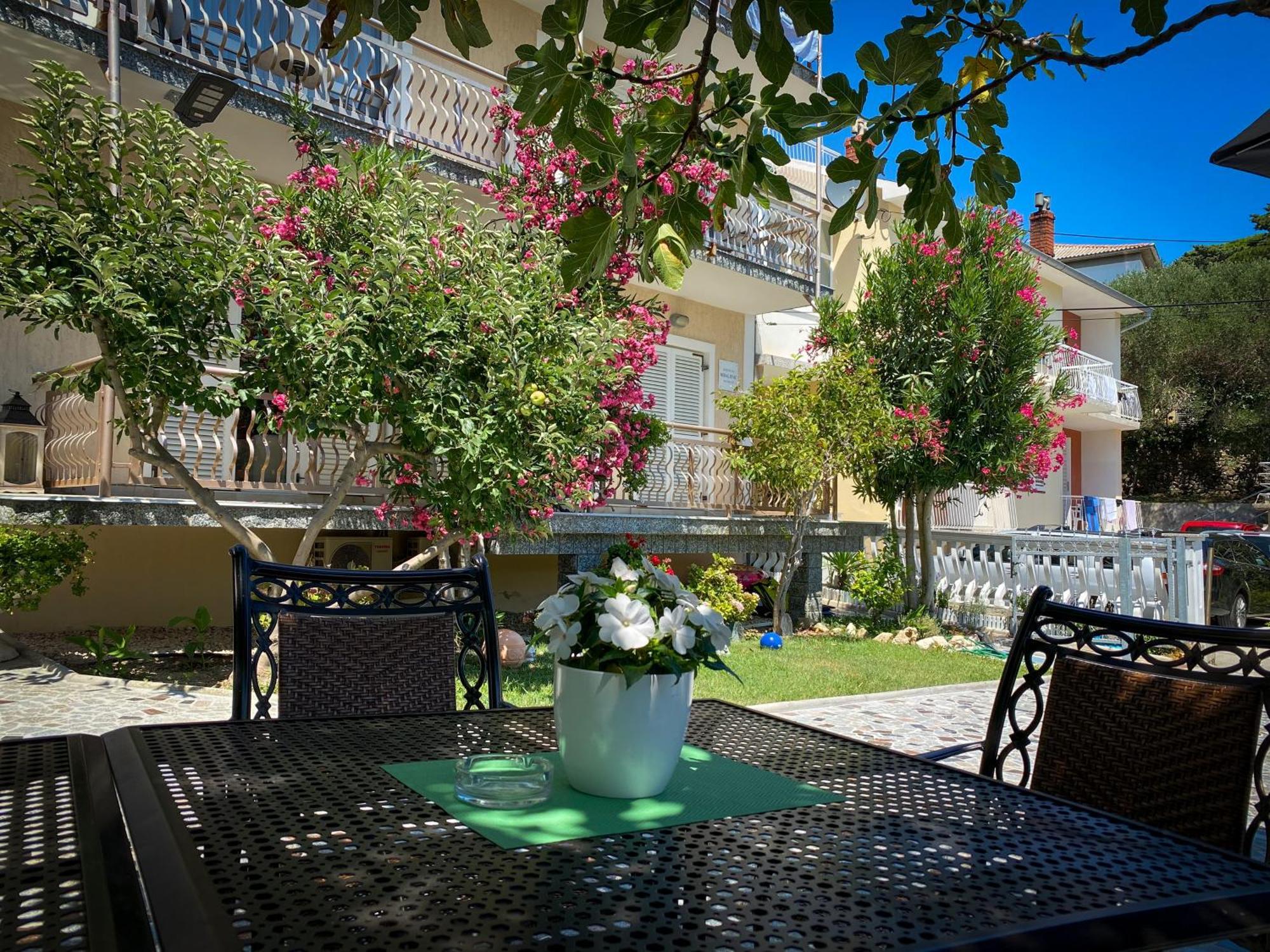 Apartments Happy Island Rab Раб Екстериор снимка