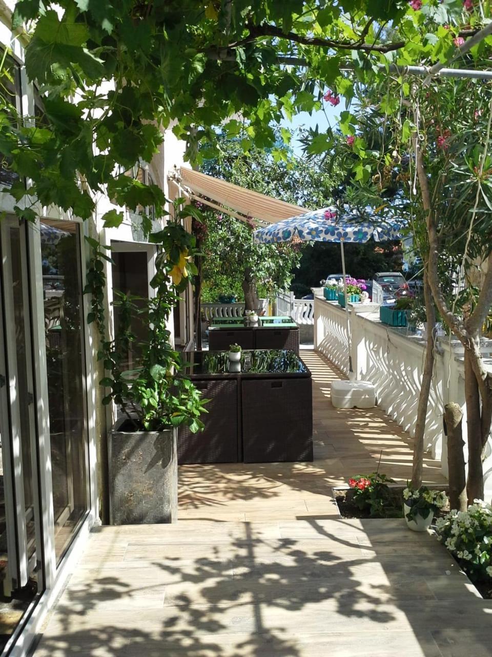 Apartments Happy Island Rab Раб Екстериор снимка